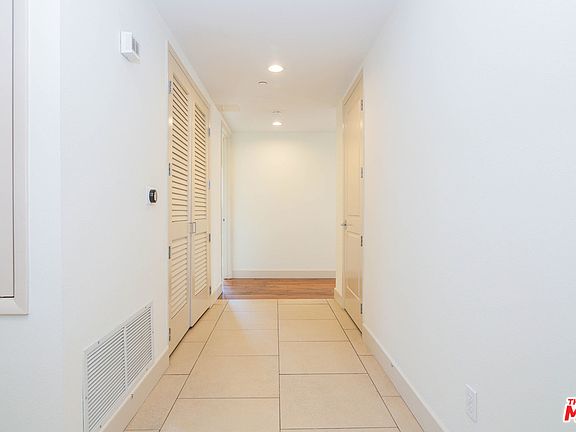 2nd image of 848 S Irolo St #405