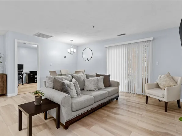 100 Lawrence St Unit 21, Haverhill, MA 01830