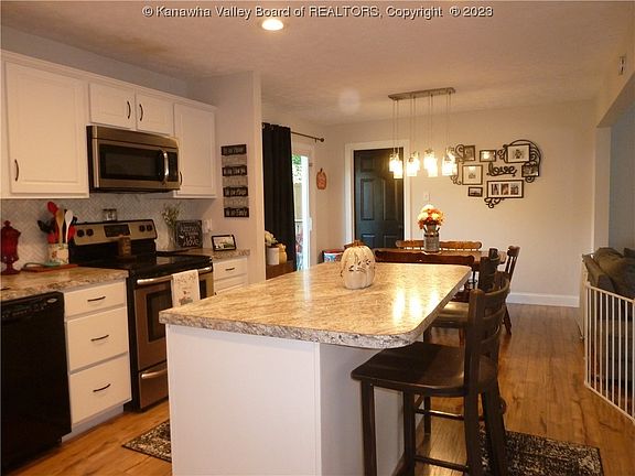 5th image of 106 Blue Grass Ln