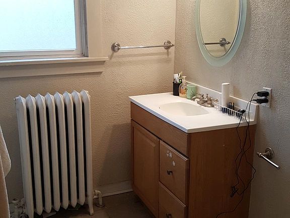 Main floor bath 1