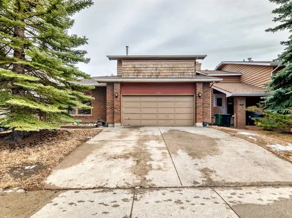 744 E Strathcona Dr SW, Calgary, AB T3H 1S1