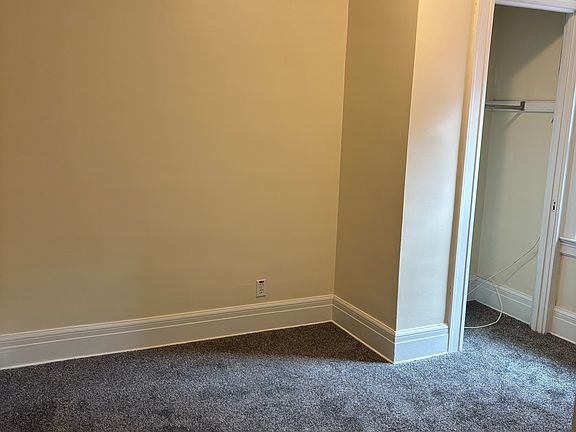 4th image of 327 Laburnam Cres