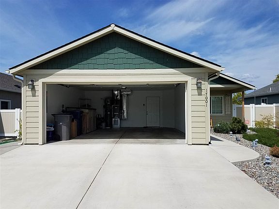 2nd image of 17001 E Deschutes Ln