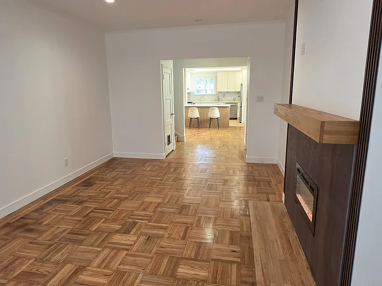 54 N Mayfair Ave — Photo 21