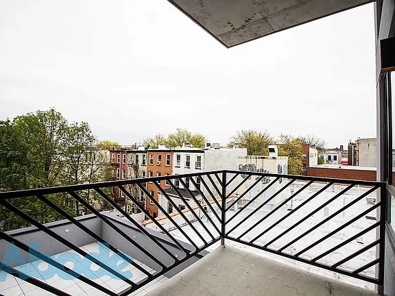 5th image of 980 Halsey St #7R