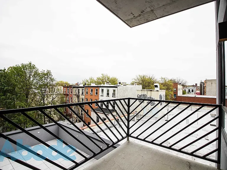 980 Halsey St #3L — Photo 5