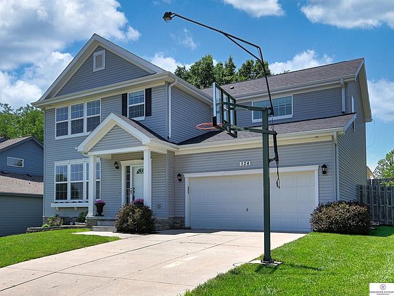 2nd image of 124 Castle Pine Dr