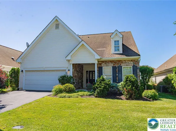 9 Devonshire Dr, Easton, PA 18045