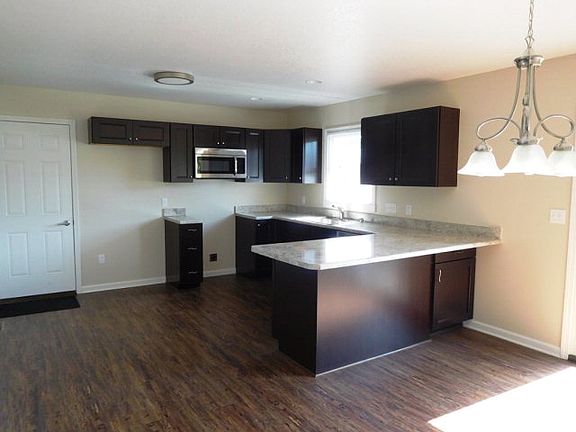 5th image of 726 Chestnut Dr