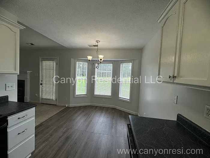 3 bed, 2.0 bath, 1577 sqft, $1,760 — Photo 4