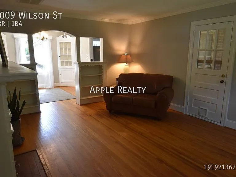 2009 Wilson St — Photo 5