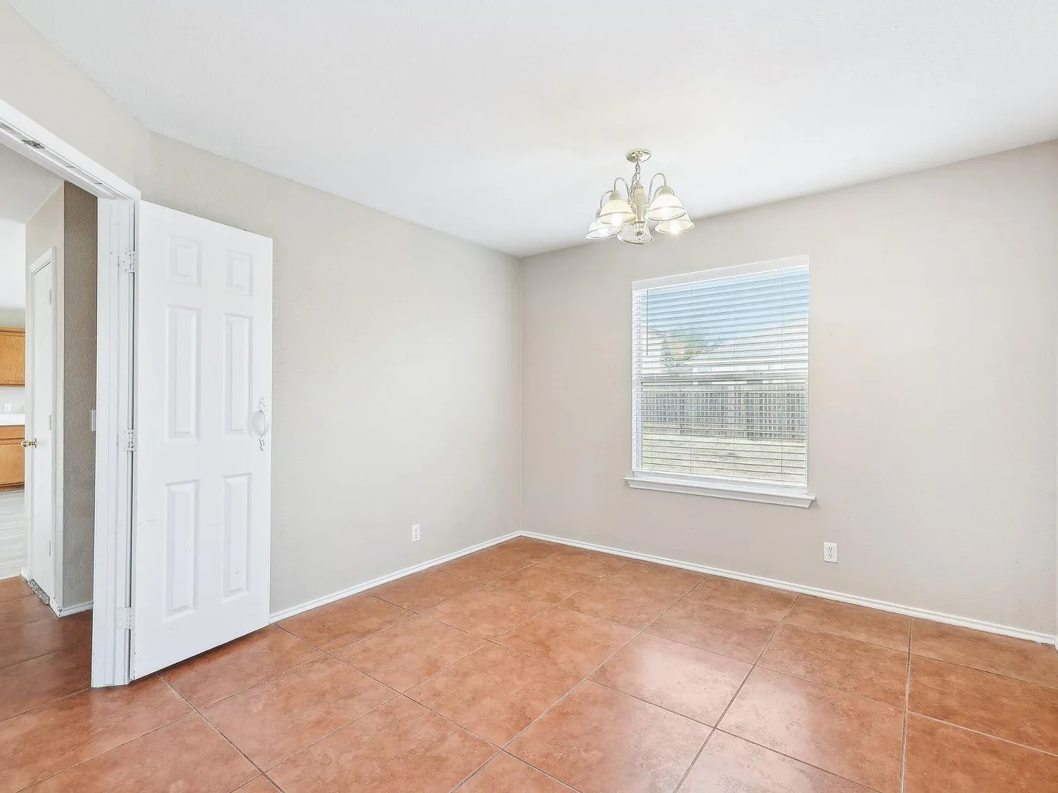 3 bed, 2.5 bath, 1704 sqft, $1,700 — Photo 4