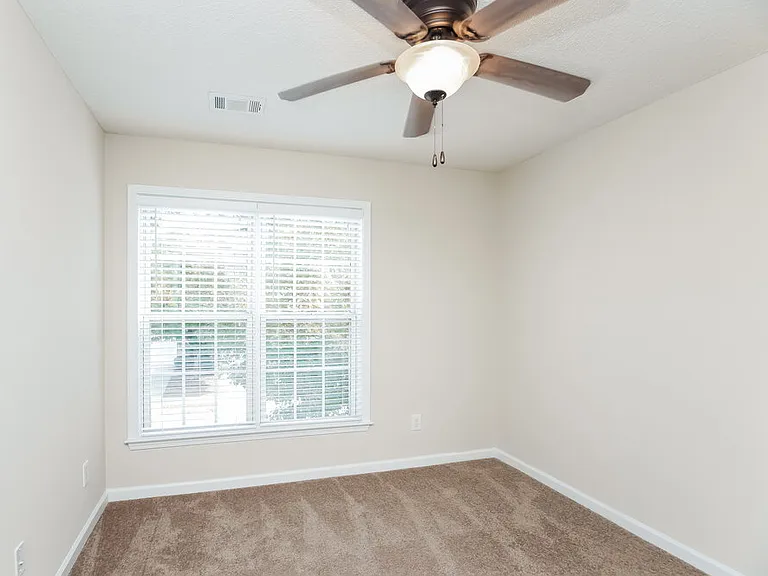 242 Regent Sq — Photo 13