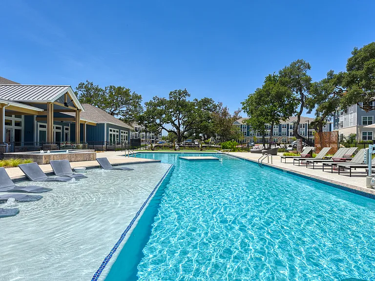 Estraya Boerne — Photo 11