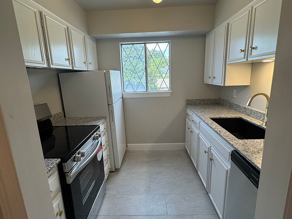 1st image of 6 E 22nd St #222