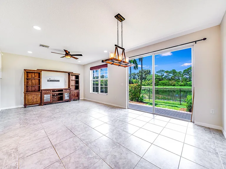 4543 Tara Cove Way — Photo 10