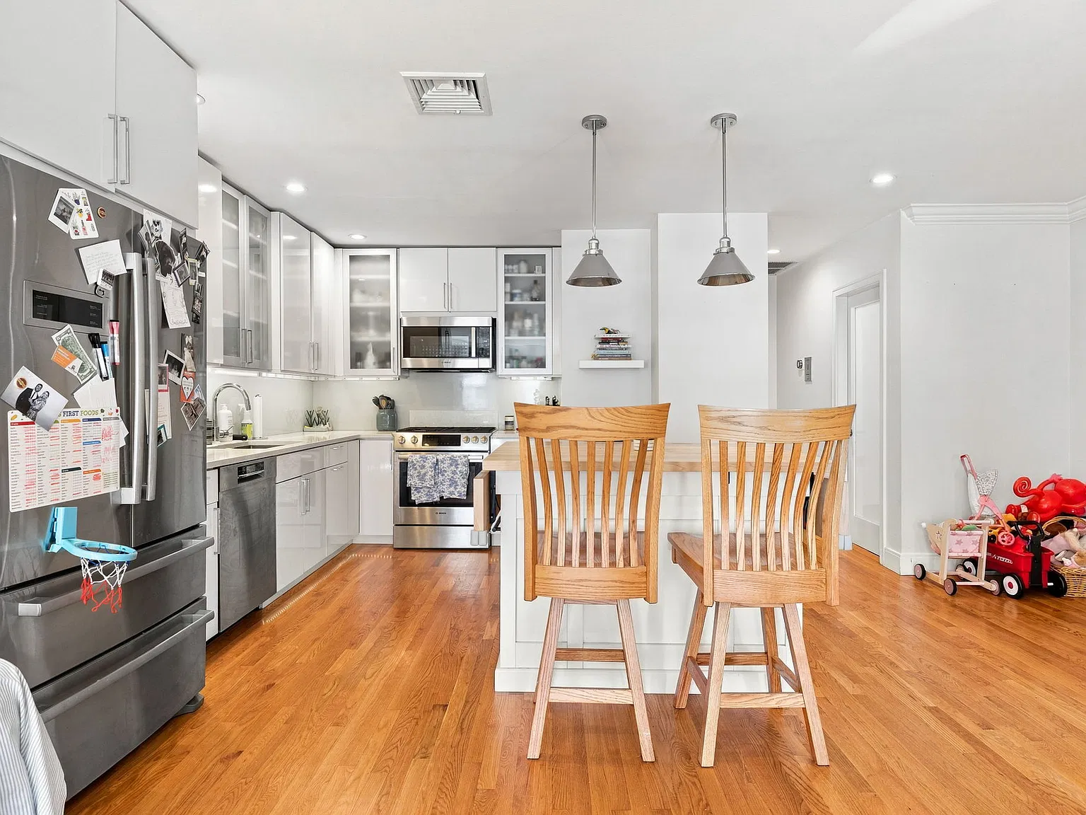 2 bed, 1069 sqft, $4,000 — Photo 3