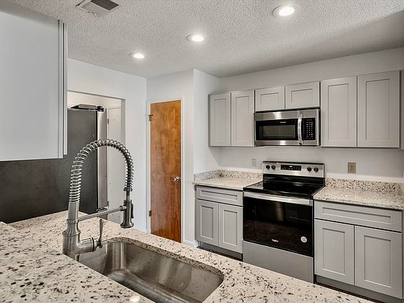 3rd image of 607 Waterwood Dr