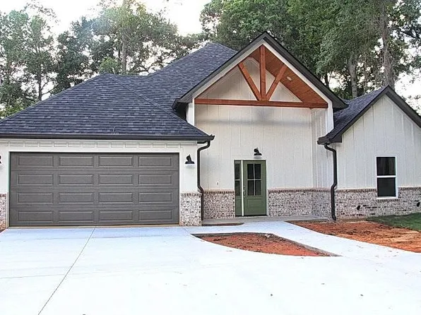 1262 W George Richey Rd, Gladewater, TX 75647