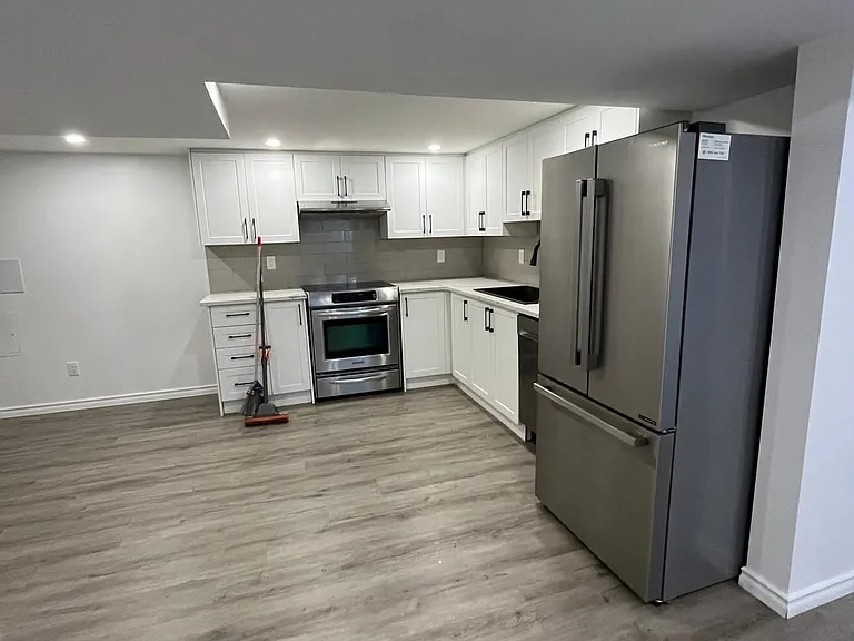 1387 Sault St #B — Photo 4