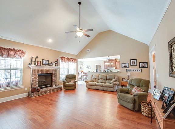 2nd image of 221 Bellingham Dr