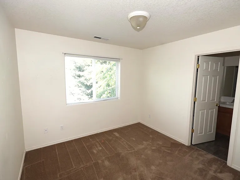 4047 Thoroughbred Ave SE — Photo 15