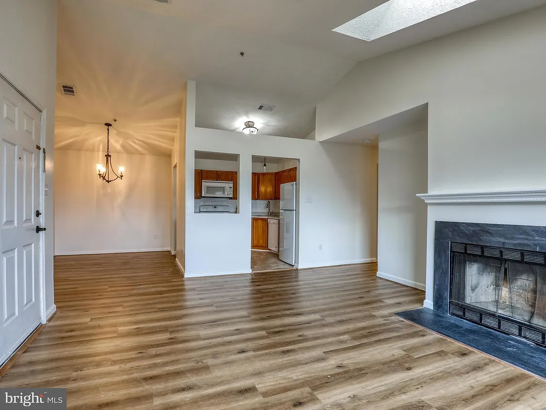 2 bed, 1169 sqft, $1,550 — Photo 3