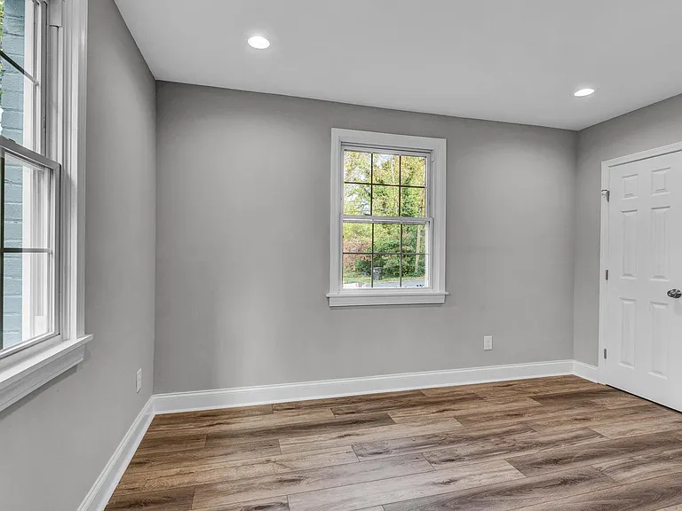 2451 Boone Ave — Photo 7