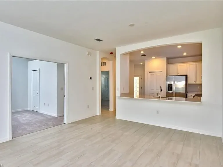 2591 Vine Ave — Photo 6