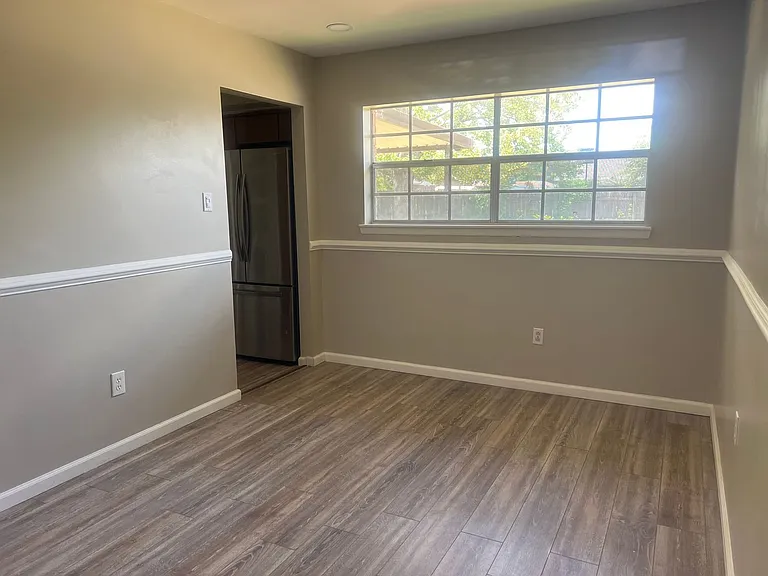 2101 Peach St — Photo 3