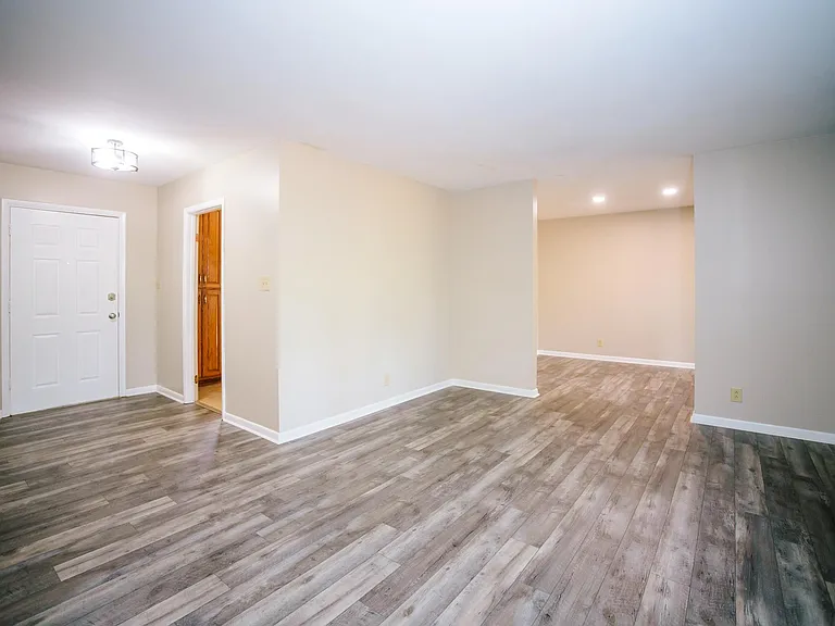 1301 Normandy Rd — Photo 16