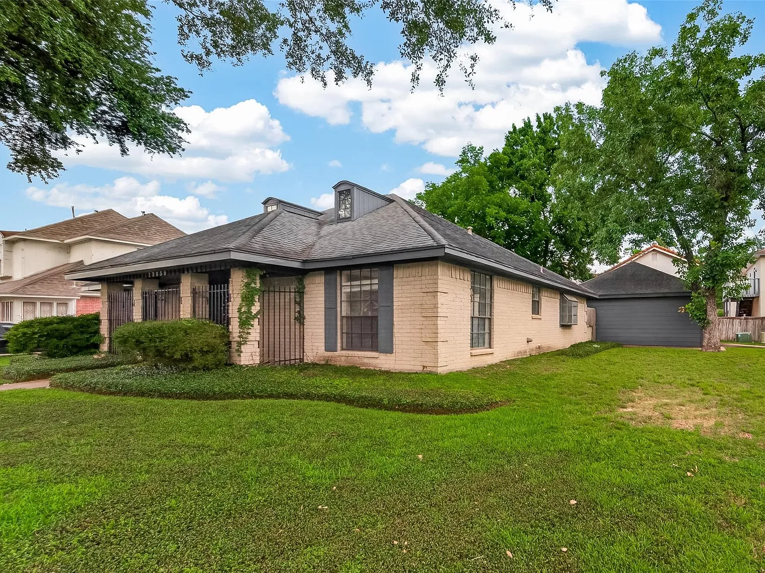 3 bed, 2.0 bath, 1906 sqft, $1,900 — Photo 3