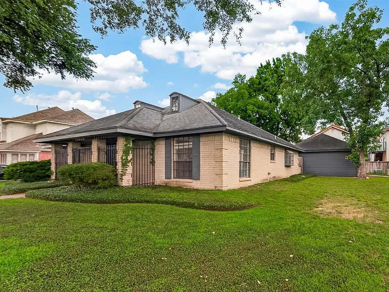 12835 Woodlite Ln — Photo 3