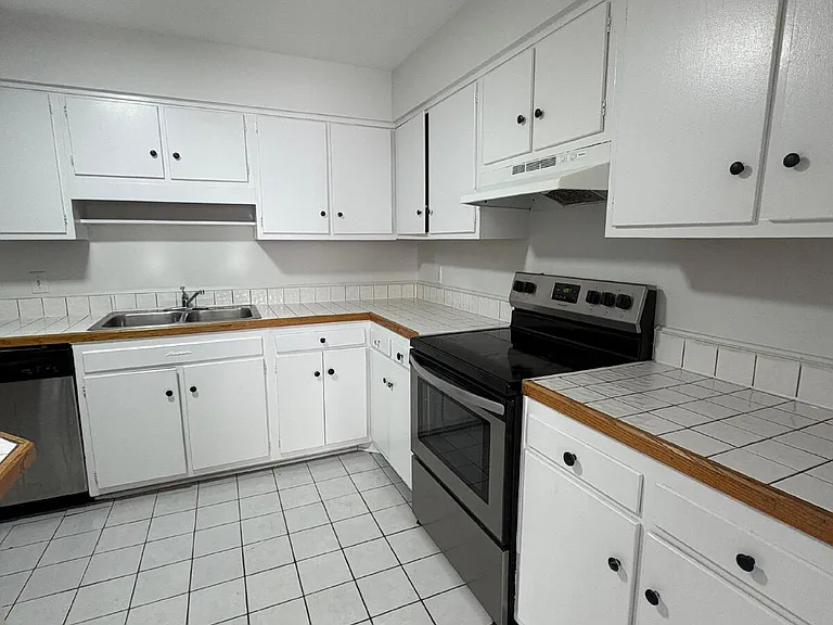 571 Winding Creek Rd #F — Photo 5