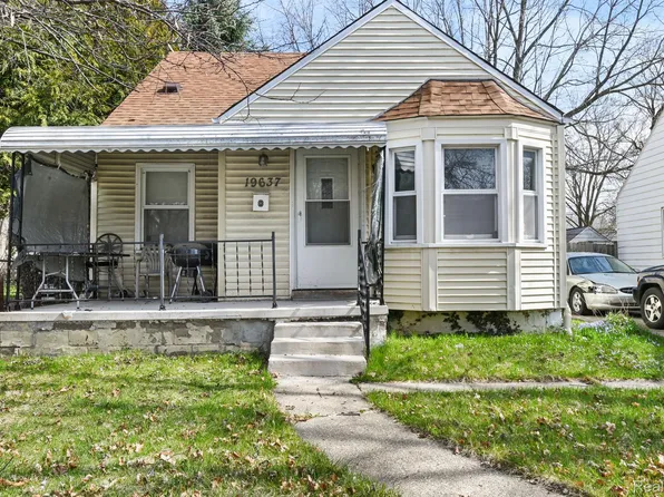 19637 Washtenaw St, Harper Woods, MI 48225