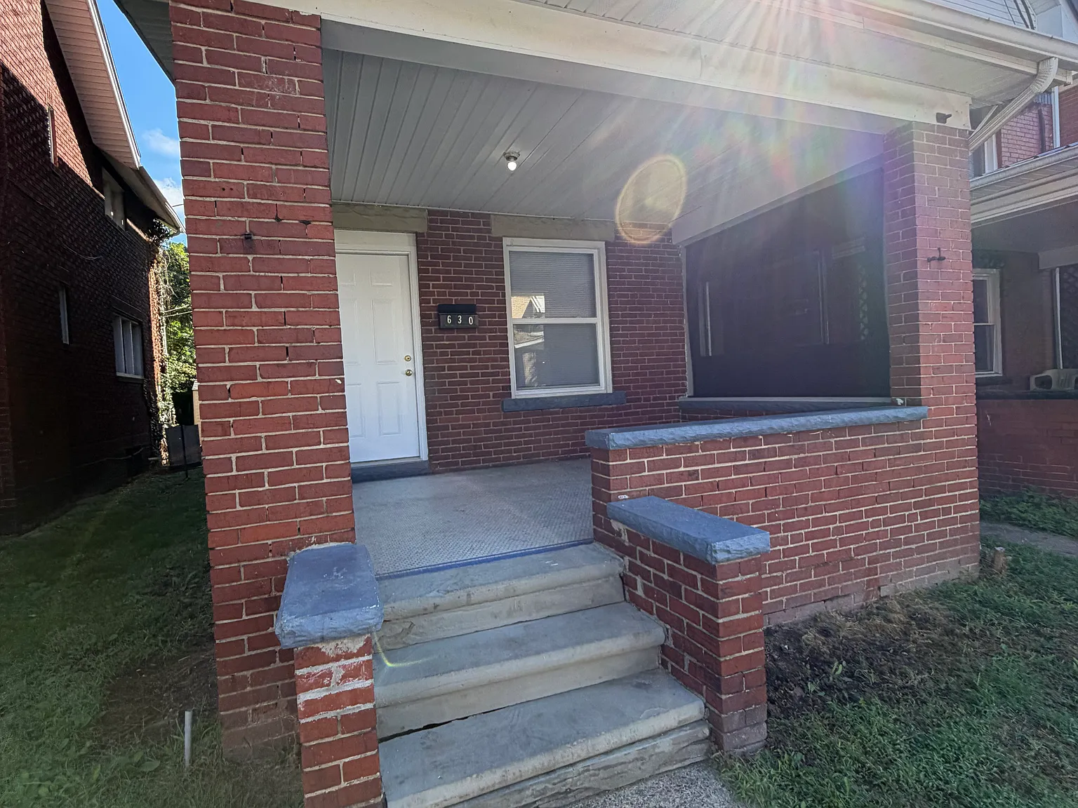 2 bed, 1.5 bath, 1384 sqft, $900 — Photo 2