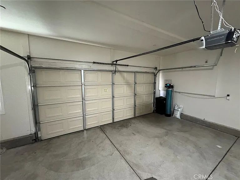 501 Villa Way — Photo 37