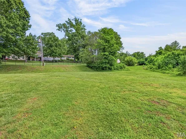36 Firefly Ct, Ballwin, MO 63021