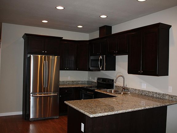3rd image of 630 N Trafton St #81wjypy3v