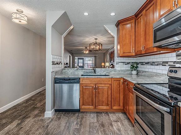 4th image of 11308 Versailles Ln #C
