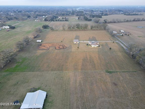 4th image of 400 Hidden Hills Rd