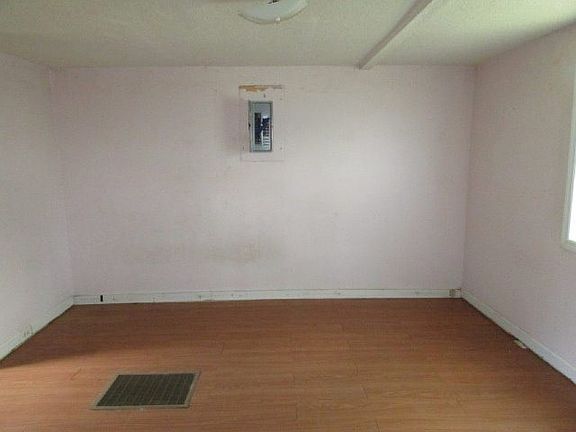 4th image of 147 Broadway Ave