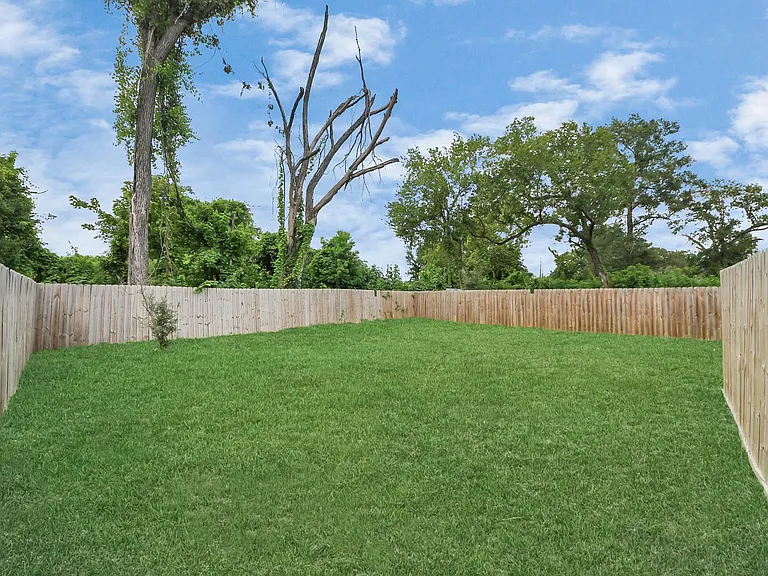 4613 Ireland St #B — Photo 36