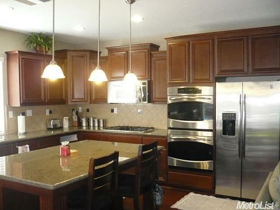 5th image of 15 Shirleen Dr