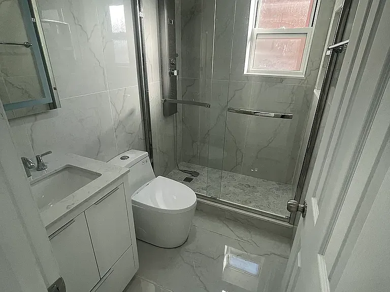 2163 E 17th St #2 — Photo 15