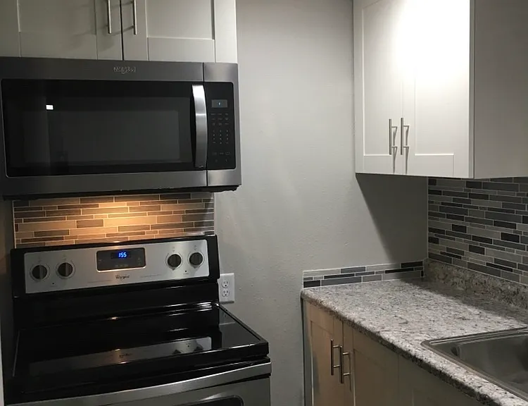 1215 Sylvan St #11 — Photo 6