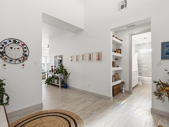 5th image of 5731 Venada Ct NE