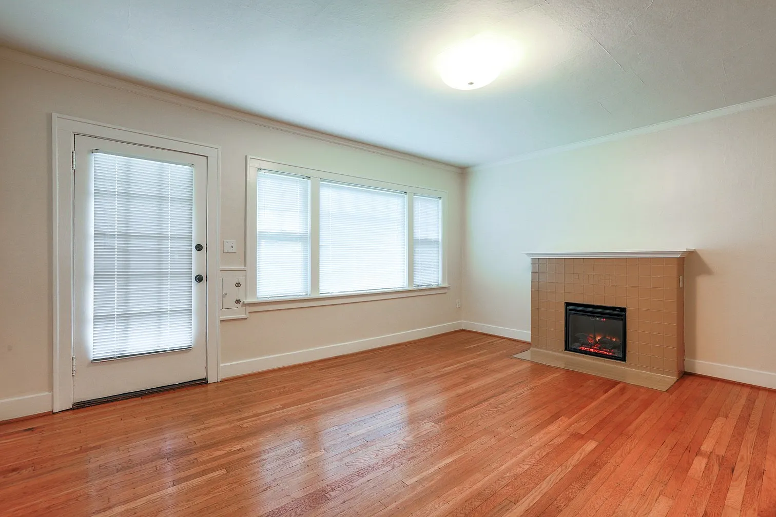 Holladay Court Apartments (Czop08) — Photo 3