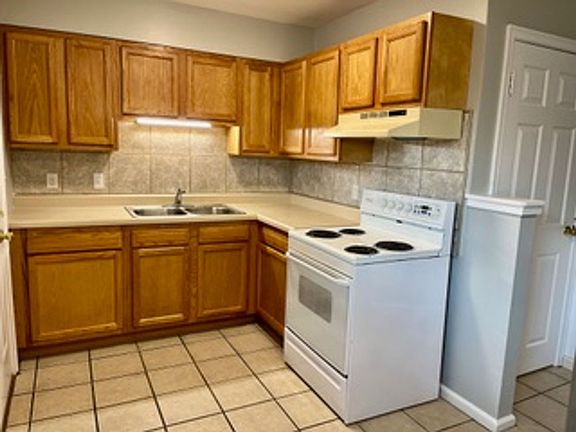 4th image of 2999-3001 Brownlee Ave