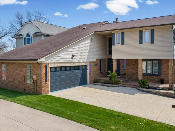 22539 Maple St, Saint Clair Shores, MI 48081